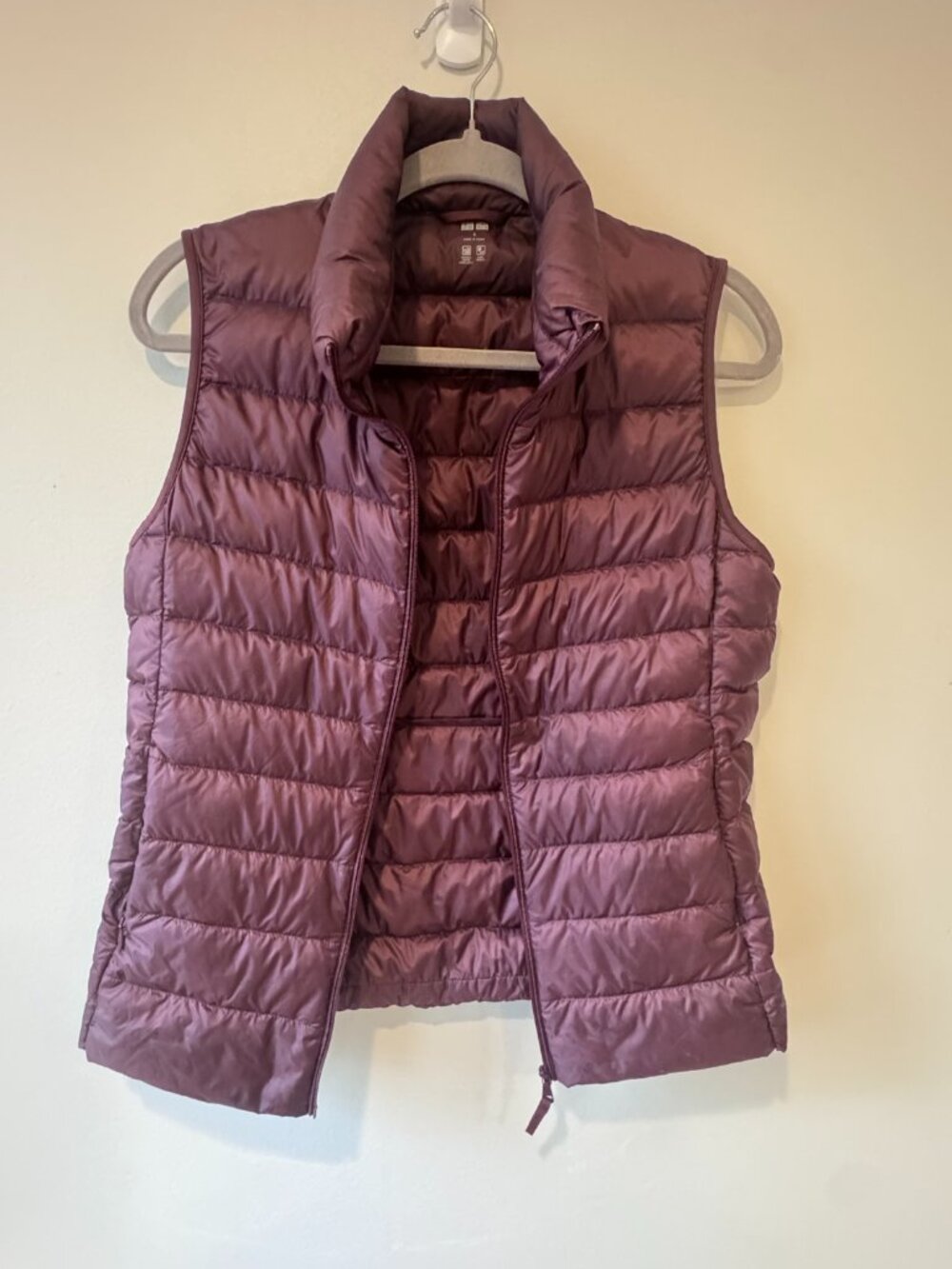 Uniqlo Ultra Light Down Vest β Maroon/Burgundy β Size S β EXCELLENT π₯ - Picture 5 of 8